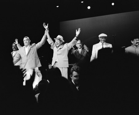 Buena-Vista-Social-Club®-©-Donata-Wenders-1998-onstage-at-Carnegie-Hall