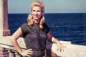 LIBAN : LIBAN DES ANNÉES 60 : QUAND GARÇONS ET FILLES EN MINI-JUPES CHANTAIENT ET DANSAIENT LIBREMENT (ET C’ÉTAIT PAREIL DANS LES AUTRES PAYS ARABES AUSSI !)